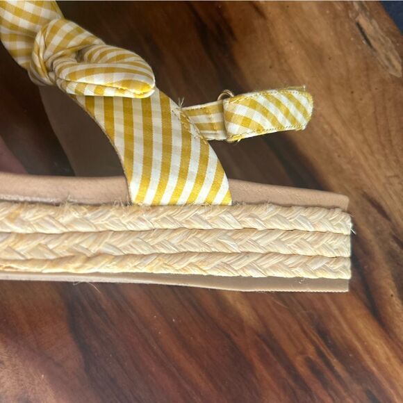 NWOT Yellow and white gingham sandals, sz 7 - Picture 2 of 7